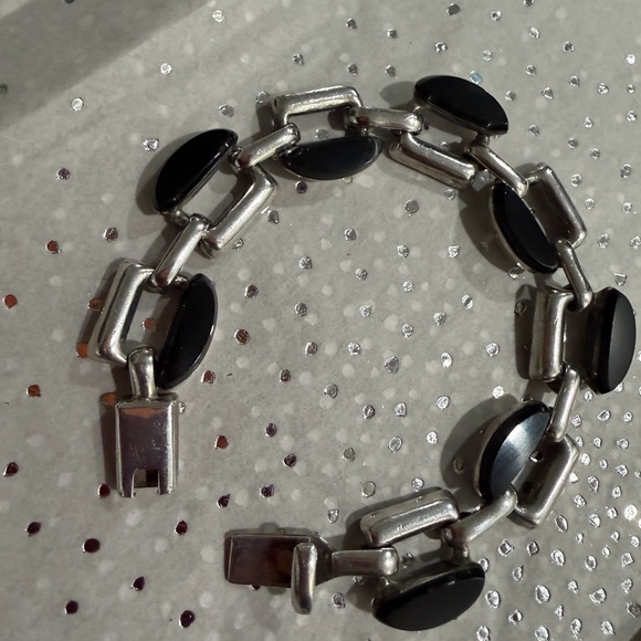 Taxco Jewelry - Classic Silver-Link Bracelet with Black Oval Accents